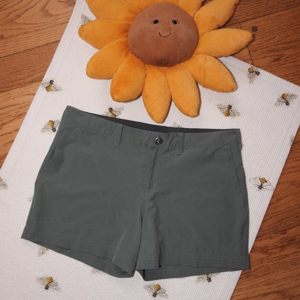 Patagonia Green Shorts...C1124
